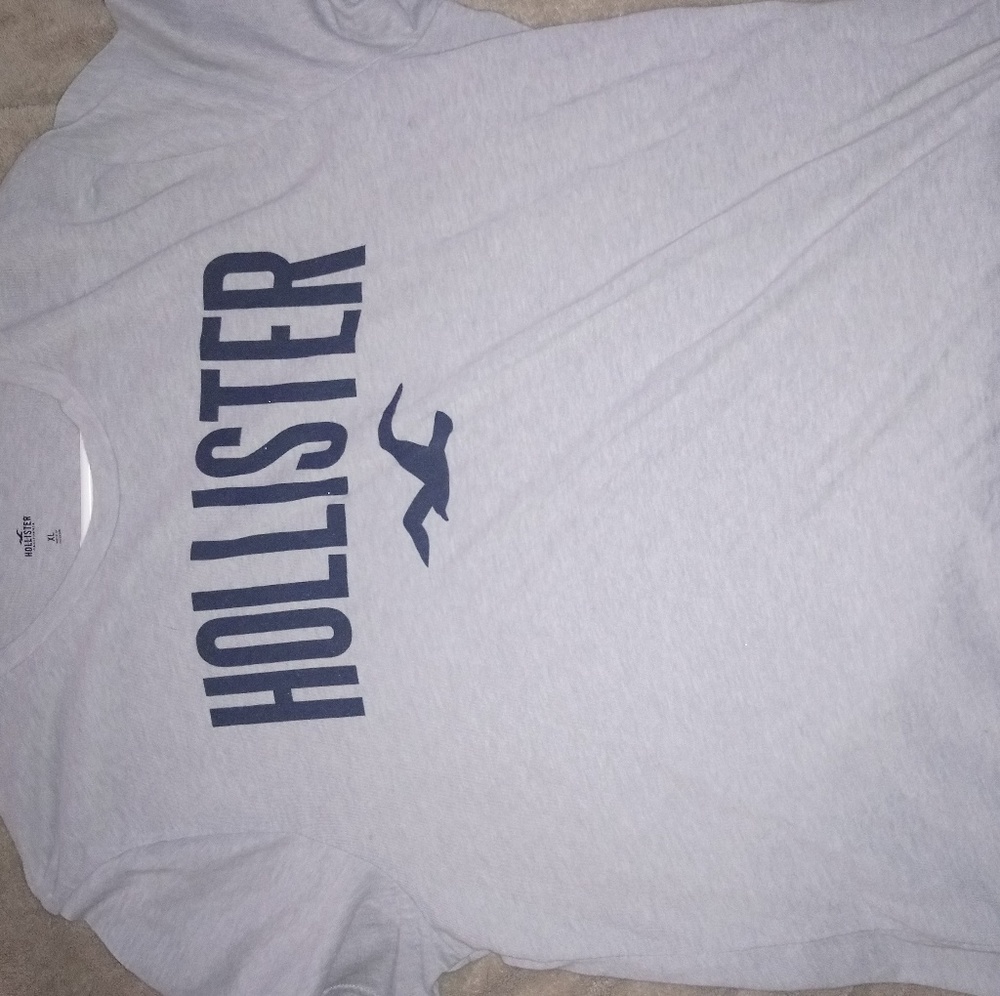 NWOT Super soft Men's Hollister shirt - Picture 2 of 3